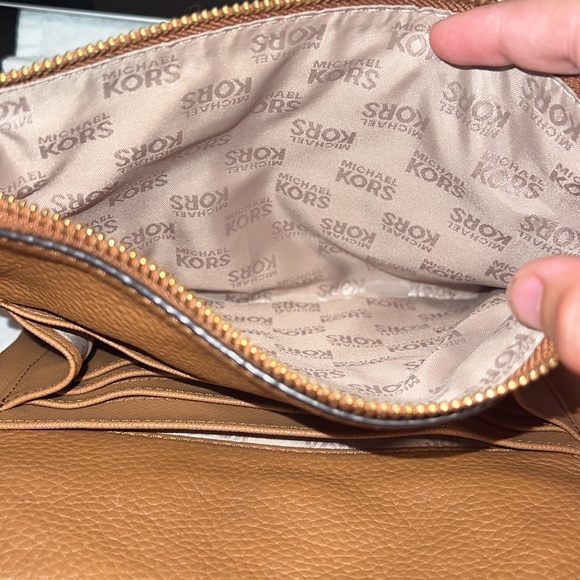 Michael kors crossbody - Picture 4 of 5